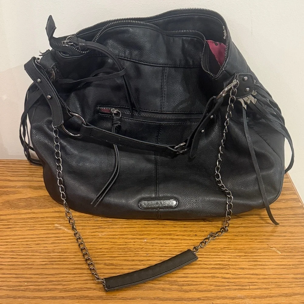 Betsey Johnson black leather bag with skulls - Picture 3 of 3